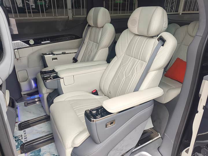 Фото 9 - Zeekr 009