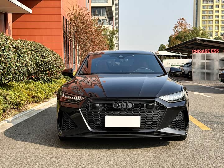 Фото 2 - Audi A7L