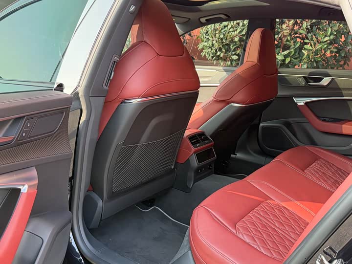 Фото 9 - Audi A7L