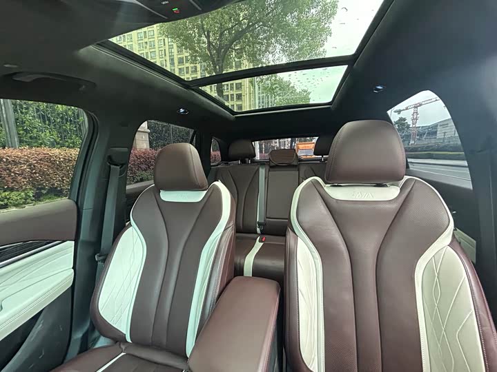 Фото 8 - Geely Monjaro