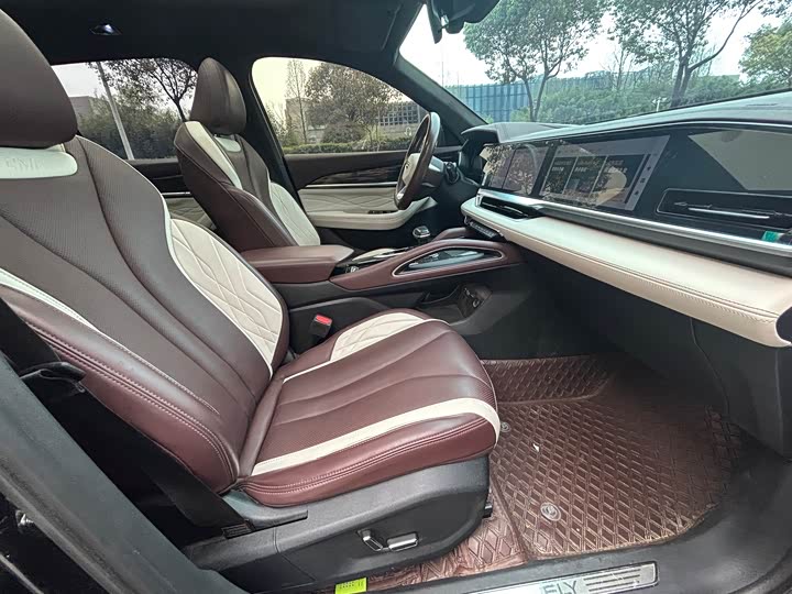 Фото 9 - Geely Monjaro