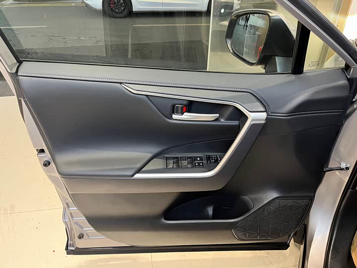 Фото 8 - Toyota Wildlander