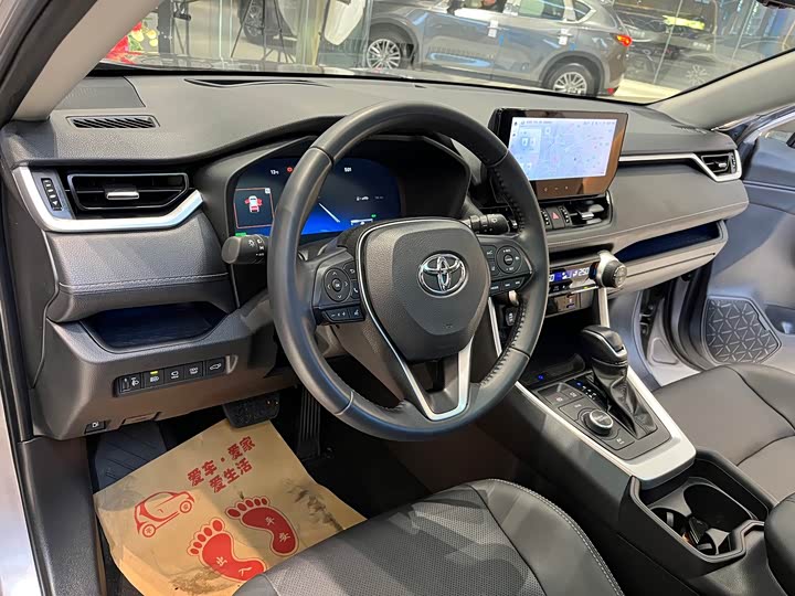 Фото 9 - Toyota Wildlander