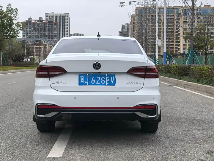 Фото 8 - Volkswagen Lavida