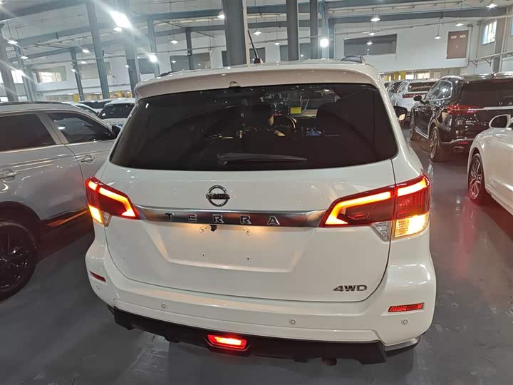 Фото 6 - Nissan Terra