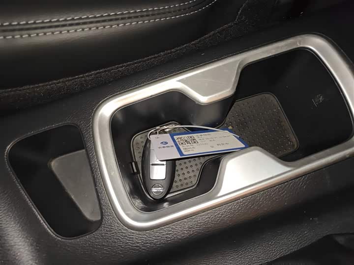 Фото 9 - Nissan Terra