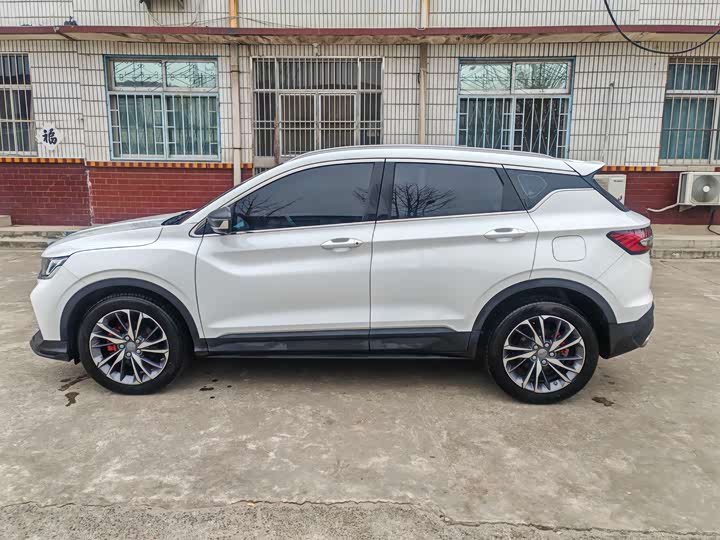 Фото 7 - Geely Coolray