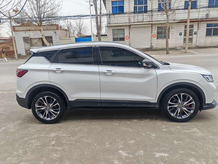 Фото 8 - Geely Coolray