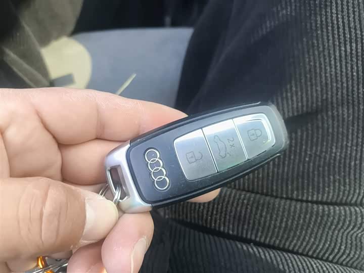 Фото 9 - Audi A6L