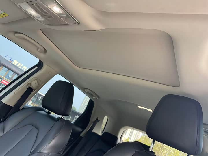 Фото 8 - Changan CS55 EV