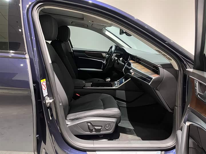 Фото 9 - Audi A6