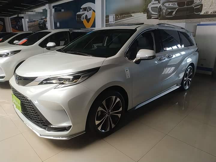 Фото 2 - Toyota Granvia