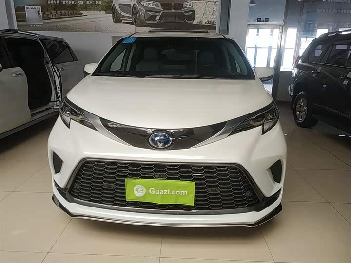 Фото 3 - Toyota Granvia