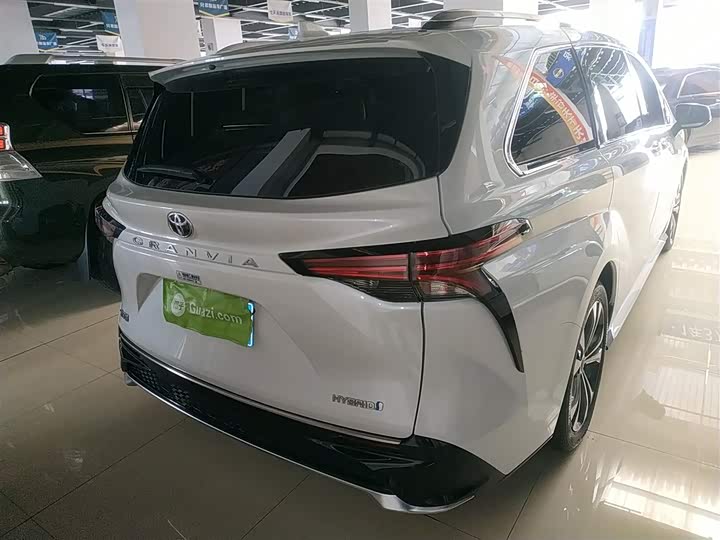 Фото 6 - Toyota Granvia