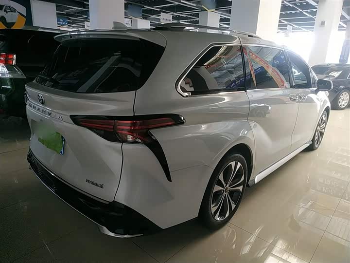 Фото 7 - Toyota Granvia