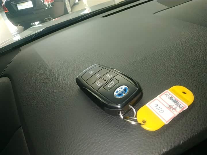 Фото 9 - Toyota Granvia