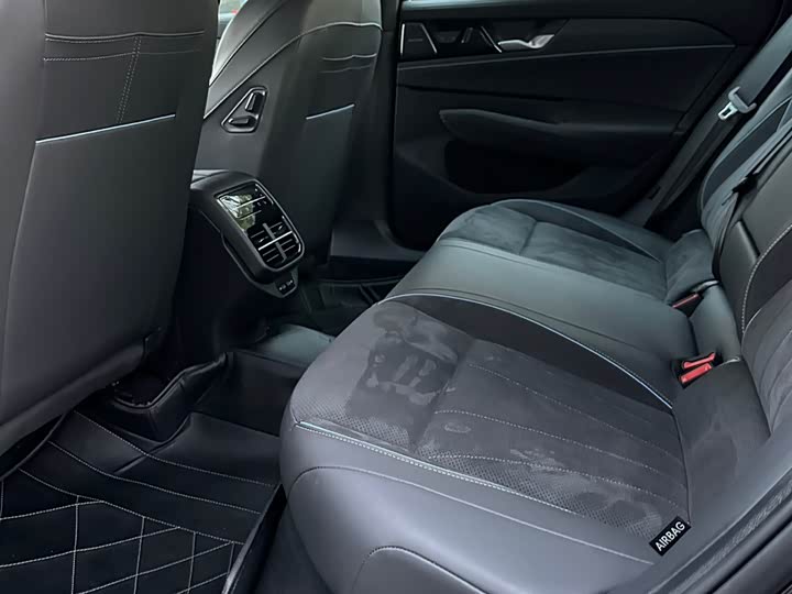 Фото 9 - Volkswagen Passat