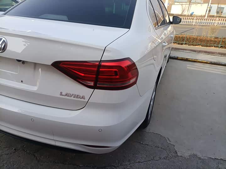 Фото 8 - Volkswagen Lavida