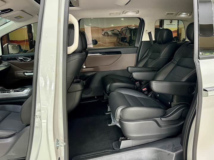 Фото 9 - GAC Trumpchi E8