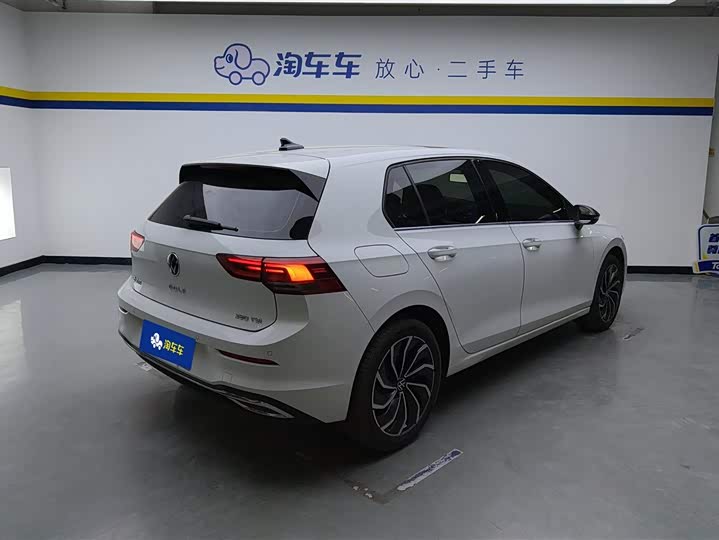 Фото 3 - Volkswagen Golf