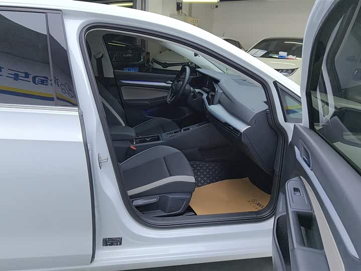 Фото 8 - Volkswagen Golf