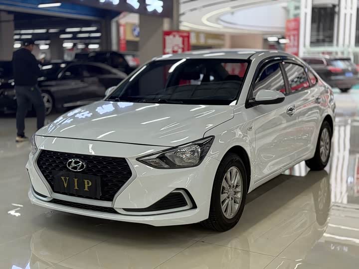 Фото 3 - Hyundai Celesta