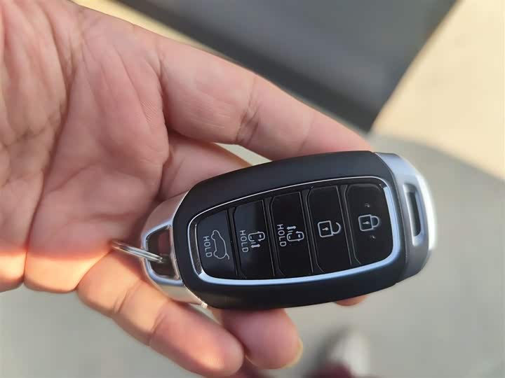 Фото 9 - Hyundai Custo