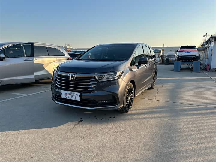 Фото 1 - Honda Odyssey