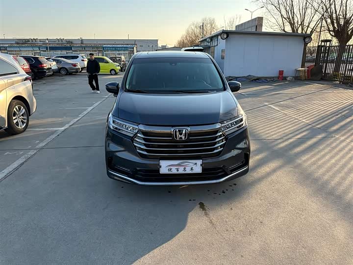 Фото 2 - Honda Odyssey