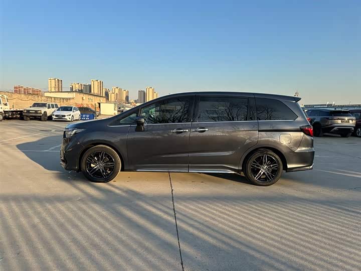 Фото 7 - Honda Odyssey