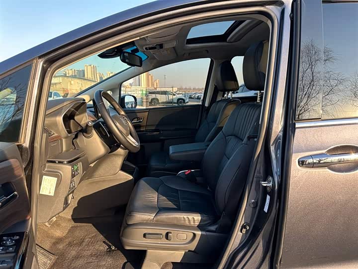 Фото 9 - Honda Odyssey