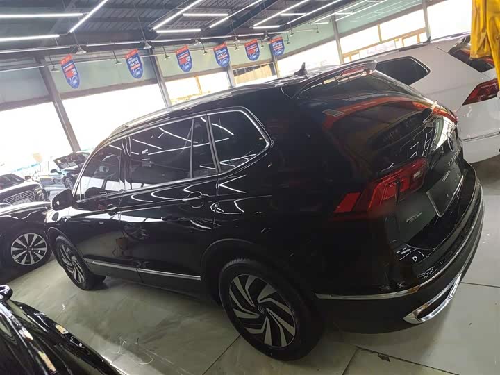 Фото 6 - Volkswagen Tiguan L Pro