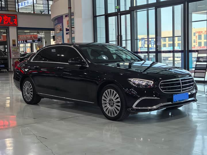 Фото 3 - Mercedes-Benz E-Class