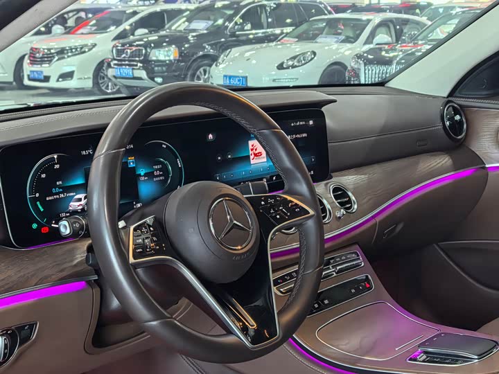 Фото 4 - Mercedes-Benz E-Class