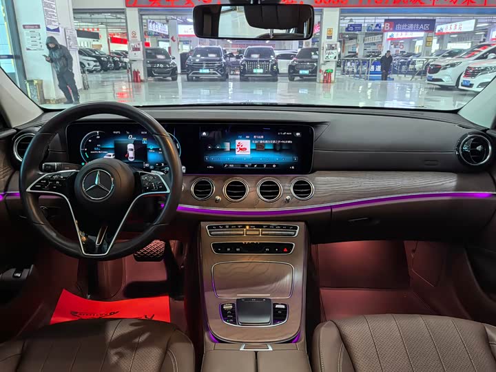 Фото 5 - Mercedes-Benz E-Class