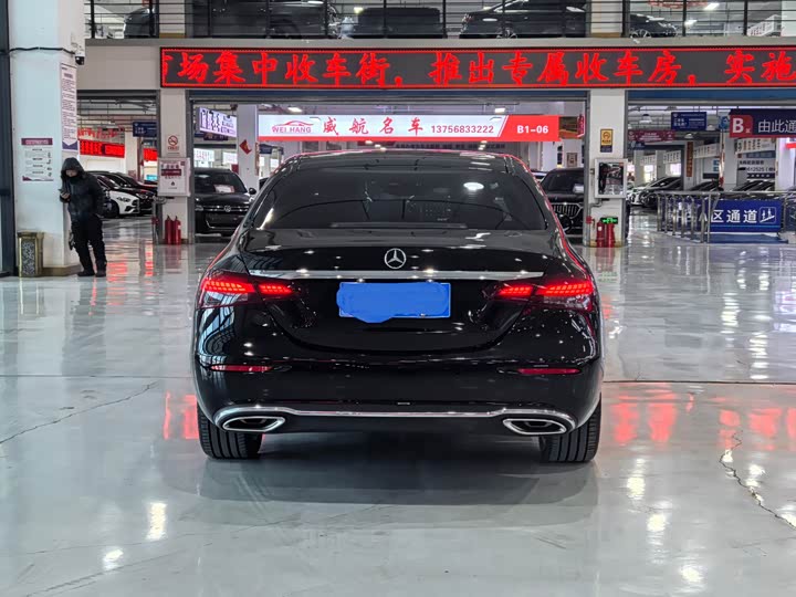 Фото 8 - Mercedes-Benz E-Class