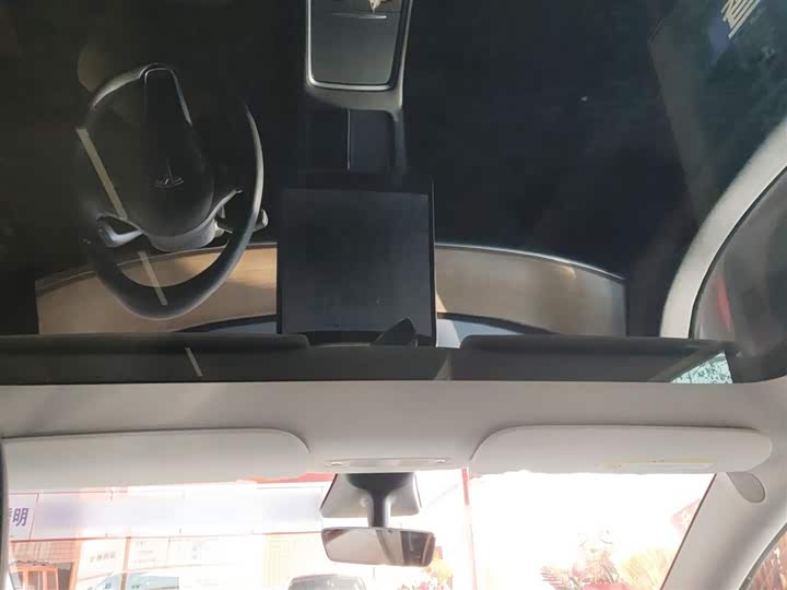 Фото 8 - Tesla Model Y