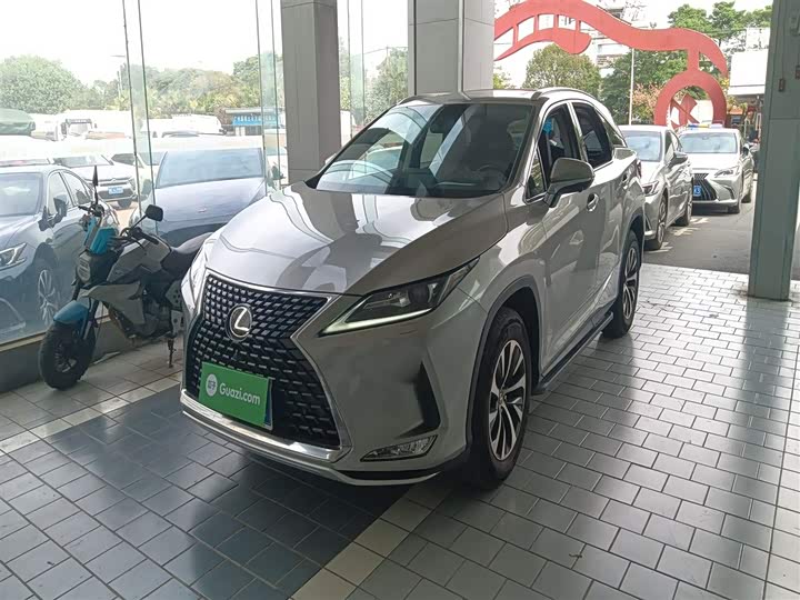 Фото 2 - Lexus RX