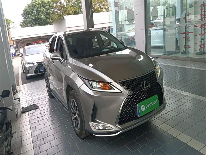 Фото 4 - Lexus RX