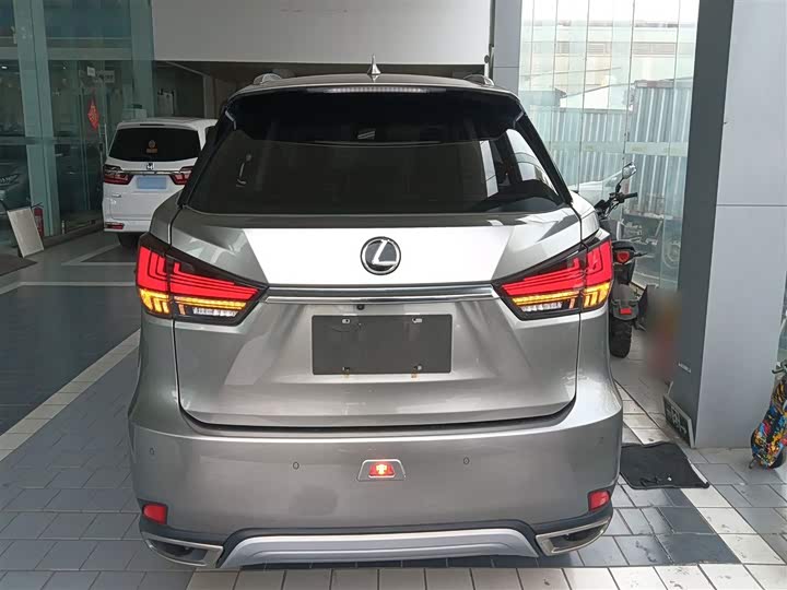 Фото 6 - Lexus RX