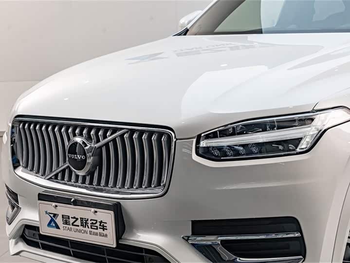 Фото 4 - Volvo XC90