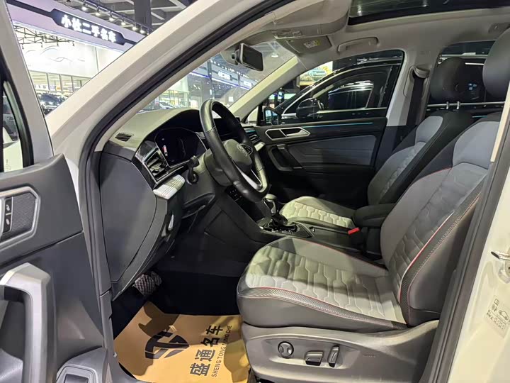 Фото 6 - Volkswagen Tiguan L Hybrid