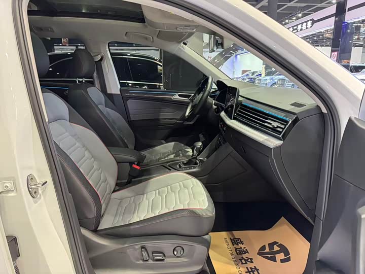 Фото 9 - Volkswagen Tiguan L Hybrid