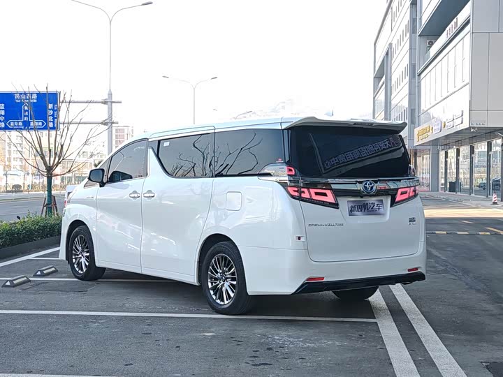 Фото 5 - Toyota Vellfire