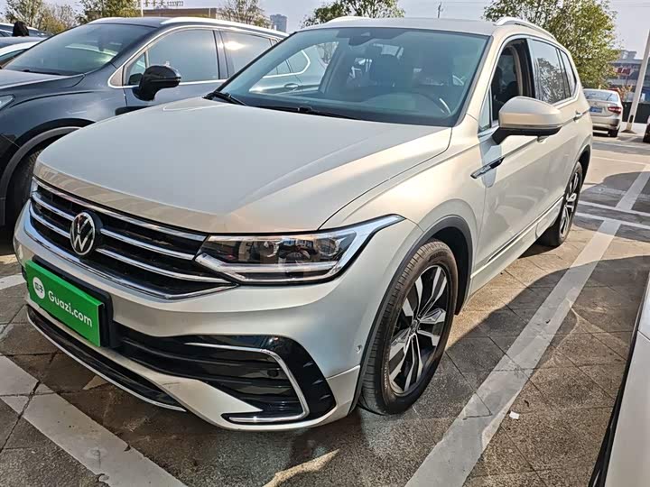 Фото 2 - Volkswagen Tiguan L Pro