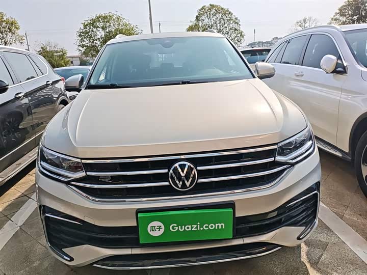 Фото 3 - Volkswagen Tiguan L Pro