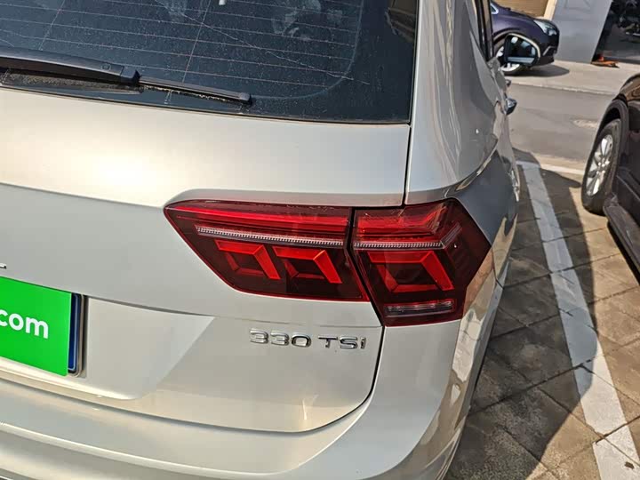 Фото 8 - Volkswagen Tiguan L Pro