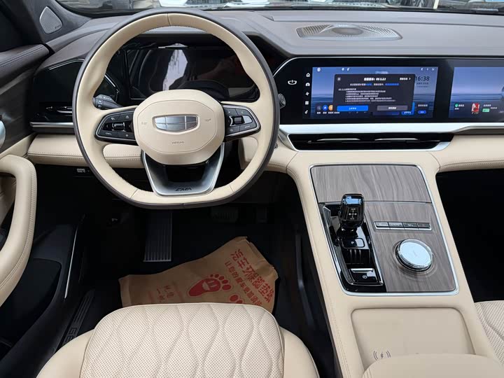 Фото 9 - Geely Monjaro