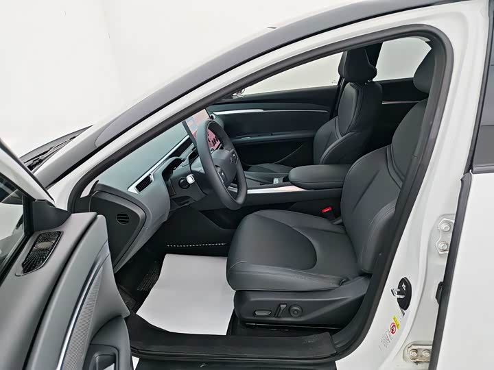 Фото 7 - XPeng Mona M03