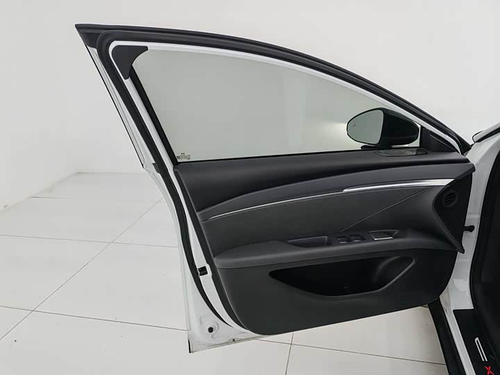 Фото 8 - XPeng Mona M03